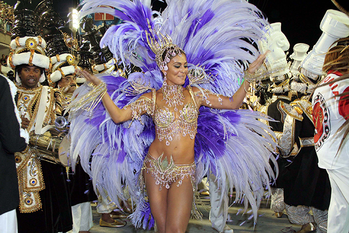 Жулиана Паес на карнавале в Рио-де-Жанейро