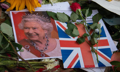 Прощание с Елизаветой II: 30 душераздирающих фото, на которых британцы провожают королеву в последний путь