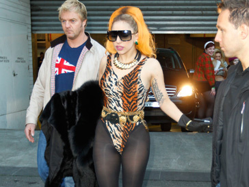Леди ГаГа (Lady GaGa) и ее оригинальный способ носить звериный принт Леди ГаГа (Lady GaGa) и ее оригинальный способ носить звериный принт