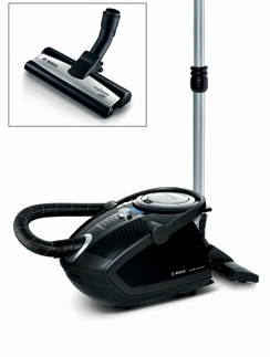 Пылесос Bosch Roxx’x BGS618M1 (Bosch), 19 990 руб. Мощность пылесоса – 1800 Вт. Большой радиус действия – 11 м. Инновационная система самоочистки фильтров SensorBagless безмешковые пылесосы, пылесос без мешка, пылесос с контейнером, пылесос цены, пылесос отзывы, обзор новинок, уборка, бытовая техника