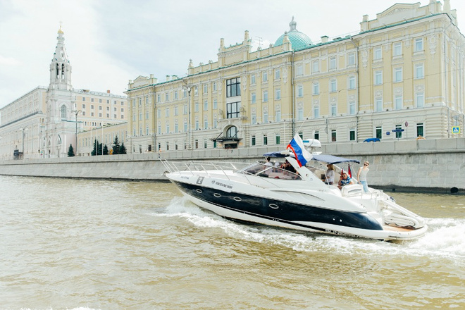 Знаменитости приняли участие в регате Hublot Boat Trophy Знаменитости приняли участие в регате Hublot Boat Trophy