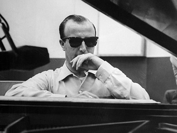 Джордж Ширинг (George Shearing) был слепым от рождения Джордж Ширинг (George Shearing) был слепым от рождения