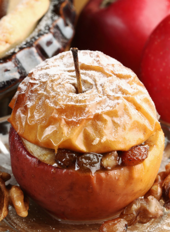 Яблоки, запеченные с сухофруктами