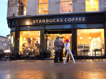 Кофейни Starbuсks меняют фирменный логотип Кофейни Starbuсks меняют фирменный логотип