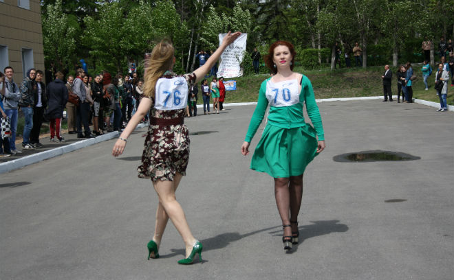 Омск, забег на шпильках 2015 Омск, забег на шпильках 2015