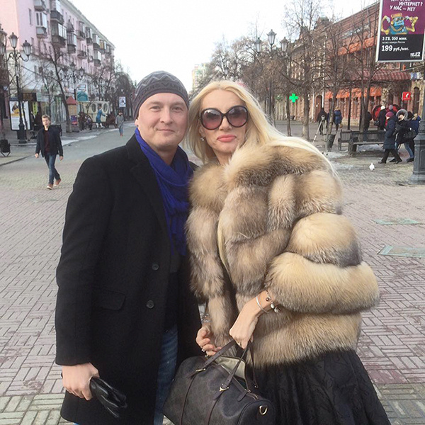 Роман Новожилов и Лариса Сладкова сексуальная ведущая прогноза погоды из Челябинска