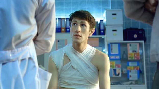 Звезда сериала «Оттепель» сломал позвоночник Звезда сериала «Оттепель» сломал позвоночник