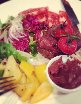 Корнелия Манго не может отказаться от мяса