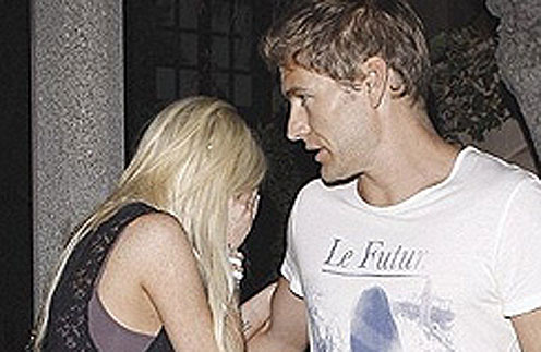 Линдсей Лохан (Lindsay Lohan) и Брэтт Такер (Brett Tucker) Линдсей Лохан (Lindsay Lohan) и Брэтт Такер (Brett Tucker)
