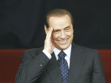 Сильвио Берлускони (Silvio Berlusconi) сказал, что просто помогает девушкам деньгами Сильвио Берлускони (Silvio Berlusconi) сказал, что просто помогает девушкам деньгами