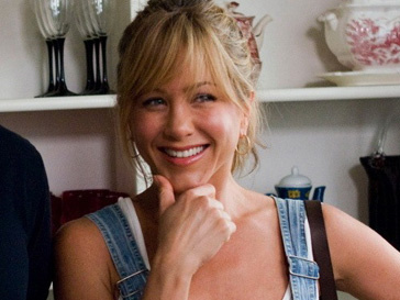 Дженнифер Энистон (Jennifer Aniston) смотрит рекламу Дженнифер Энистон (Jennifer Aniston) смотрит рекламу