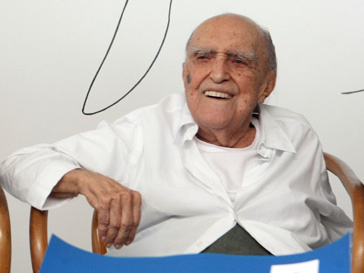 Оскар Нимейер (Oscar Niemeyer) прекрасно себя чувствует Оскар Нимейер (Oscar Niemeyer) прекрасно себя чувствует