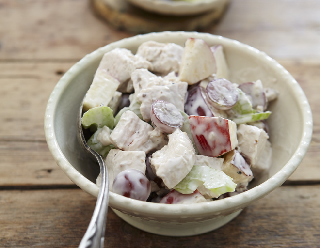 салат белые ночи с ананасом и сельдереем и крабовыми палочками