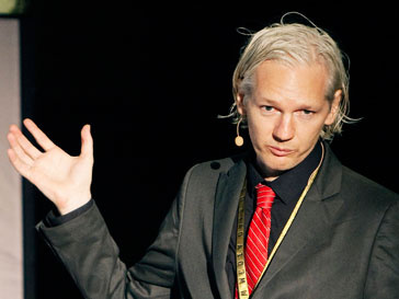 Джулиан Ассандж (Julian Assange) разыскивается по всему миру Джулиан Ассандж (Julian Assange) разыскивается по всему миру