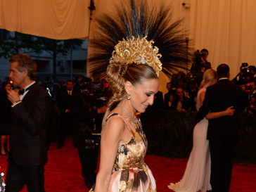 Сара Джессика Паркер (Sarah Jessica Parker) на Балу института костюма Met Gala - 2013 Сара Джессика Паркер (Sarah Jessica Parker) на Балу института костюма Met Gala - 2013