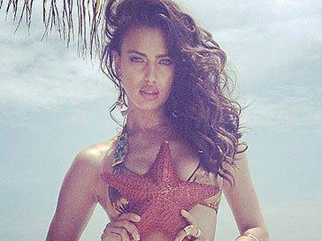 Ирина Шейк (Irina Shayk) в купальнике из собственной коллекции Ирина Шейк (Irina Shayk) в купальнике из собственной коллекции