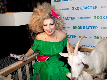 Лена Ленина выбирает "правую руку". Лена Ленина выбирает "правую руку".