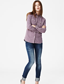 Чтобы изготовить джинсы Curve ID, Levi's опросил более 60 000 женщин со всего мира. Чтобы изготовить джинсы Curve ID, Levi's опросил более 60 000 женщин со всего мира