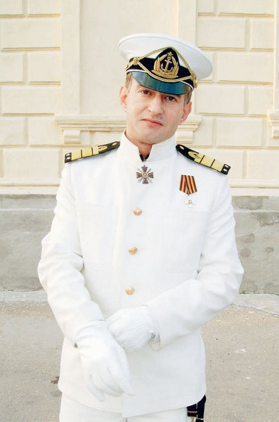 Константин Хабенский в роли адмирала. Константин Хабенский в роли адмирала.
