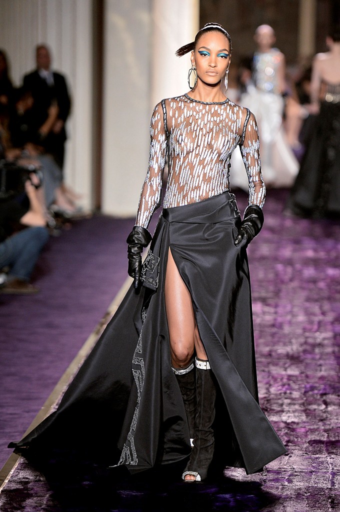 В Париже прошел показ Atelier Versace