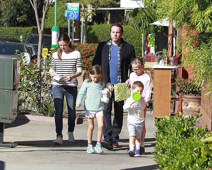 Бен Аффлек с детьми и бывшей женой Дженнифер Гарнер