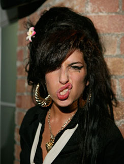 Эми Уайнхаус часто осуждали за аморальное поведение. Эми Уайнхаус (Amy Winehouse)