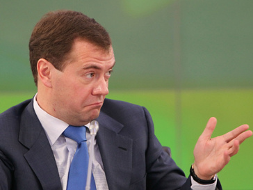 Президент России Дмитрий Медведев сократит штат госслужащих на 20% Президент России Дмитрий Медведев сократит штат госслужащих на 20%