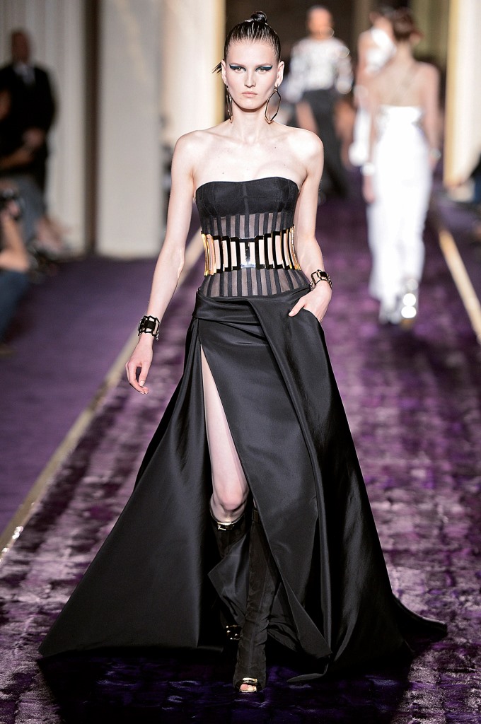 В Париже прошел показ Atelier Versace