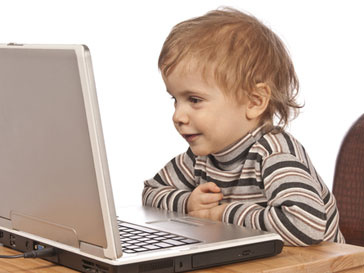 Подавляющее число 5-летних детей свободно чувствуют себя в интернете Подавляющее число 5-летних детей свободно чувствуют себя в интернете