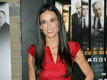 Назойливый фотограф подал в суд на Деми Мур (Demi Moore) Назойливый фотограф подал в суд на Деми Мур (Demi Moore)