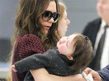 Виктория Бекхэм (Victoria Beckham) с дочерью Харпер Севен. Виктория Бекхэм (Victoria Beckham) с дочерью Харпер Севен.