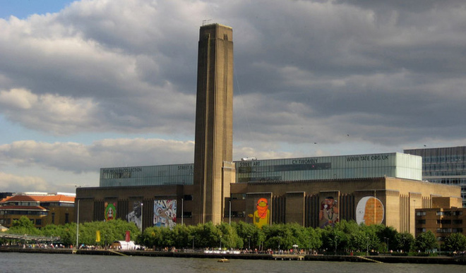 Tate Modern расположилась на месте бывшей электростанции. Tate Modern расположилась на месте бывшей электростанции.