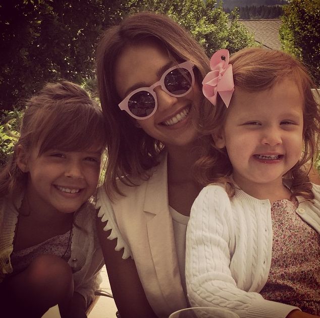 Джессика Альба с дочерьми