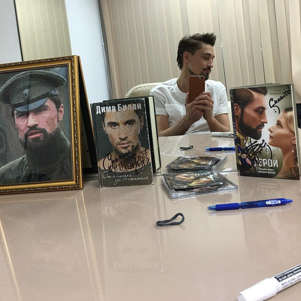 Билан в гримерке после концерта в Красноярске Билан в гримерке после концерта в Красноярске