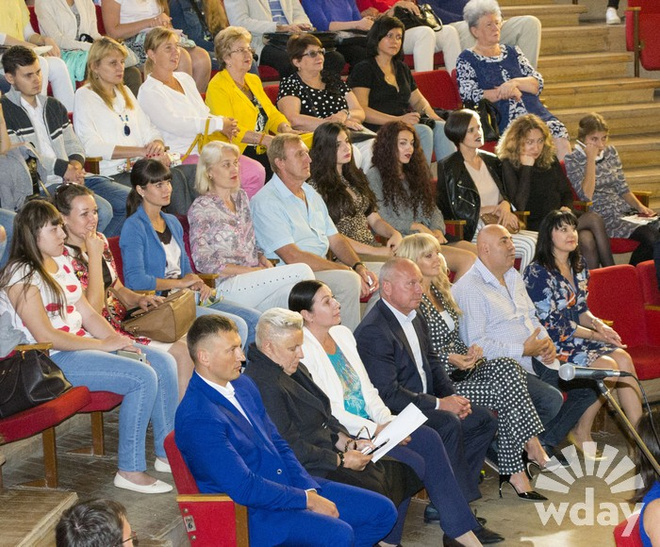 Празднование Дня города в Волгограде завершилось красочным салютом Празднование Дня города в Волгограде завершилось красочным салютом