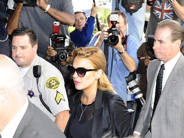 Линдсей Лохан (Lindsay Lohan) всегда в центре скандала Линдсей Лохан (Lindsay Lohan) всегда в центре скандала