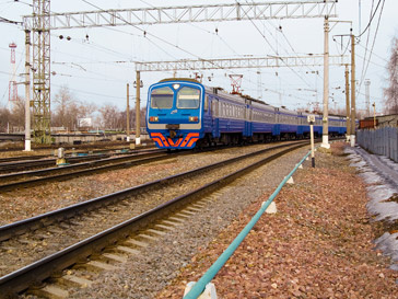 Поезд сошел с рельс Поезд сошел с рельс