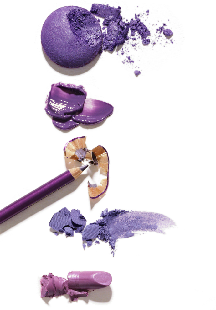 Сгинь нечистая: как удалить следы косметики с одежды 