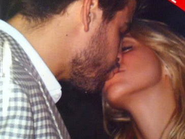 Шакира (Shakira) и Жерар Пике (Gerard Pique) на обложке журнала Caras Шакира (Shakira) и Жерар Пике (Gerard Pique) на обложке журнала Caras