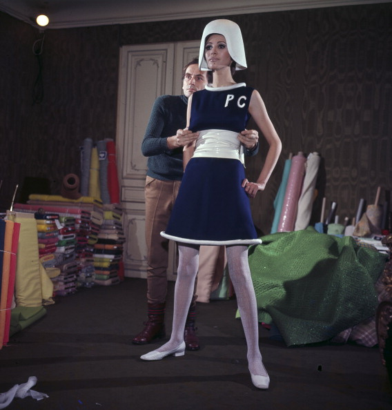 Виниловое платье из коллекции Pierre Cardin Виниловое платье из коллекции Pierre Cardin