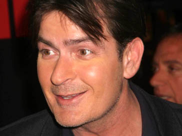 Чарли Шин (Charlie Sheen) жив-здоров Чарли Шин (Charlie Sheen) жив-здоров