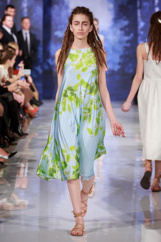 Белая береза: показ весенне-летней коллекции A LA RUSSE Anastasia Romantsova Мода на Elle.ru