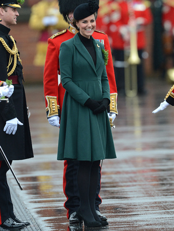 Кейт Миддлтон в пальто Emilia Wickstead