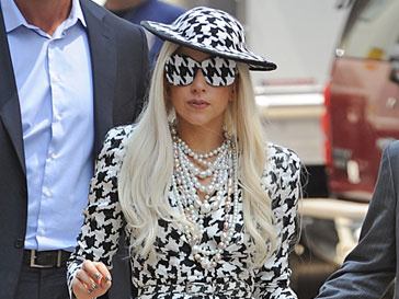 Леди ГаГа (Lady GaGa) призывает помогать страдающим в Африке Леди ГаГа (Lady GaGa) призывает помогать страдающим в Африке