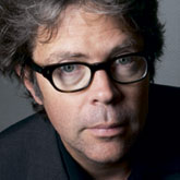 Джонатан Франзен (Jonathan Franzen), американский романист и эссеист, автор четырех романов, один из которых, «Поправки» (2001), был удостоен Национальной книжной премии США и многих других наград.