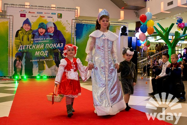 Волгоград, 29 ноября 2014 г., ТРЦ "Акварель", показ детской зимней одежды Модная детская одежда, новогодний костюм для ребенка