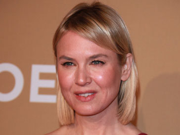 Рене Зеллвегер (Renee Zellweger) выслушала истории африканских женщин, прошедших войну Рене Зеллвегер (Renee Zellweger) выслушала истории африканских женщин, прошедших войну