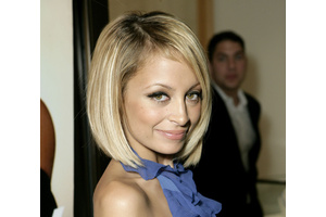 300x200_1_c1786fa8d3355eed07fc314a1be842c4@2182x1927_0xd42ee437_4081003241436346554 Стрижка каре
