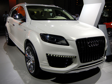 Автомобиль Audi Q7 Автомобиль Audi Q7