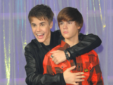 Джастин Бибер (Justin Bieber) фотографировался и принимал забавные позы Джастин Бибер (Justin Bieber) фотографировался и принимал забавные позы